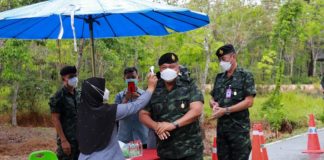 แม่ทัพภาคที่ 4 ลงพื้นที่พบปะเยี่ยมเยียน ครอบครัวผู้ได้รับบาดเจ็บจากกรณีคนร้ายลอบวางระเบิดในพื้นที่ อำเภอจะนะ จังหวัดสงขลา