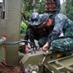 ทหารระดมพล รุดช่วยเหลือชาวบ้านปรับพื้นที่ดินสไลด์และสะพานขาดในพื้นที่นิคมสร้างตนเองฯ อ.บันนังสตา