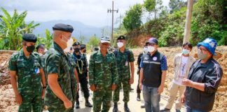 รองแม่ทัพภาคที่ 4 ติดตามความคืบหน้าดินสไลด์ ทับถมเส้นทางสัญจรของประชาชนในพื้นที่ อำเภอบันนังสตา จังหวัดยะลา สั่งทหารช่างเร่งเคลียร์เส้นทางให้ประชาชน