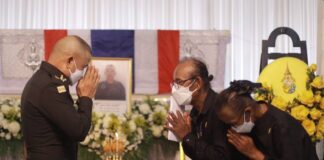 ผบ.ทบ. เดินทางเป็นประธานสวดพระอภิธรรมศพ “อส.ทพ.จิโรจ” ณ วัดวังเลา จ.นครศรีธรรมราช ก่อนจะมีพิธีพระราชทานเพลิงศพในวันพรุ่งนี้