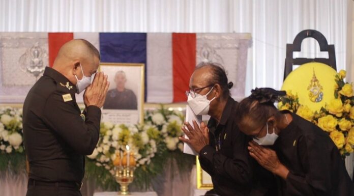 ผบ.ทบ. เดินทางเป็นประธานสวดพระอภิธรรมศพ “อส.ทพ.จิโรจ” ณ วัดวังเลา จ.นครศรีธรรมราช ก่อนจะมีพิธีพระราชทานเพลิงศพในวันพรุ่งนี้