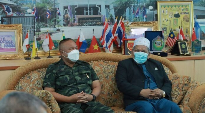 แม่ทัพภาคที่ 4 พบปะผู้นำศาสนา ยะลา สงขลา และนราธิวาส เนื่องในโอกาสเดือนรอมฎอน 1443 ขับเคลื่อนแนวทางสันติวิธี ให้รอมฎอนปีนี้เป็นปีอันประเสริฐของทุกคน