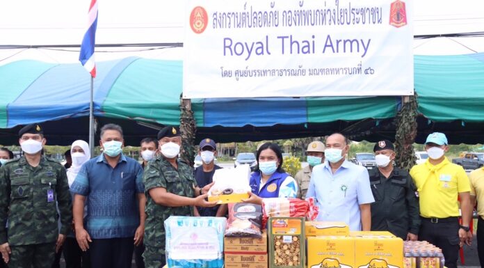 เยี่ยมให้กำลังใจเจ้าหน้าที่จุดบริการประชาชนช่วงเทศกาลสงกรานต์ ก่อนเดินทางยังวัดช้างให้ จังหวัดปัตตานี สร้างความมั่นใจแก่ประชาชน นักท่องเที่ยวถึงความปลอดภัยในพื้นที่