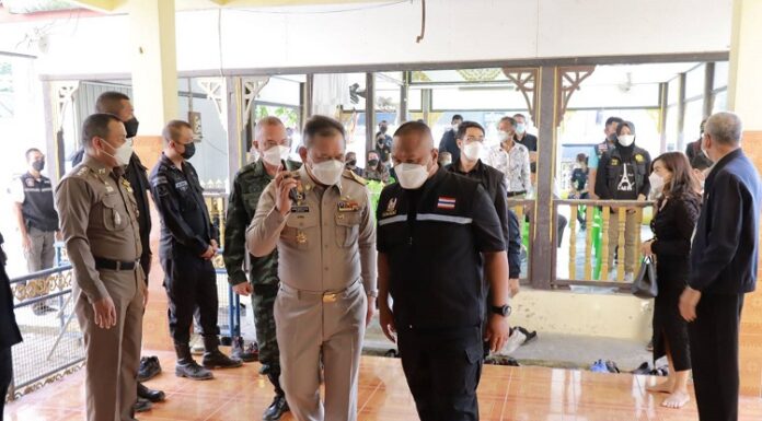 แม่ทัพภาคที่ 4 เป็นประธานสวดพระอภิธรรมศพ นายนาวี ประมนต์ ประชาชนผู้บริสุทธิ์จากเหตุความรุนแรงในพื้นที่จังหวัดชายแดนภาคใต้ เมื่อวันที่ 15 เมษายน 2565 ที่ผ่านมา