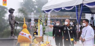 แม่ทัพภาคที่ 4 เป็นประธานในพิธีบวงสรวงพระบรมรูปพระบาทสมเด็จพระมงกุฎเกล้าเจ้าอยู่หัว หน่วยฝึกนักศึกษาวิชาทหาร มณฑลทหารบกที่ 45 จังหวัดสุราษฎร์ธานี