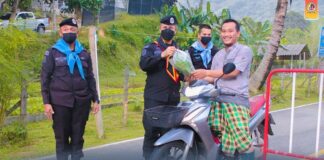 พบปะเยี่ยมเยียนกำลังพล พร้อมแจกผักสวนครัวปลอดสารพิษให้ประชาชน