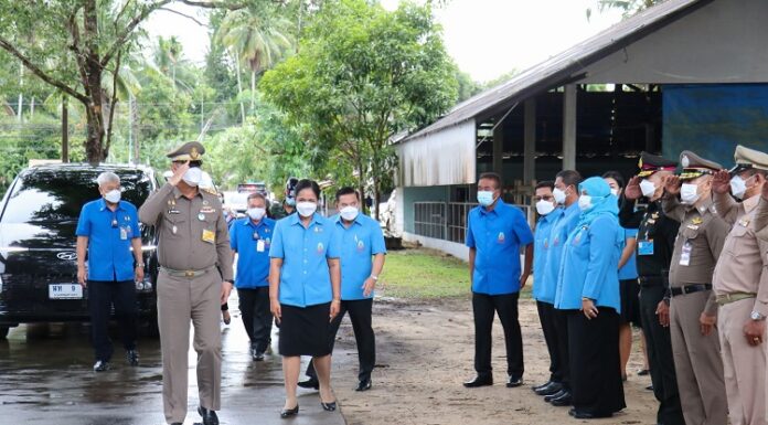 องคมนตรี ตรวจเยี่ยมให้กำลังใจคณะครู นักเรียน โรงเรียนราชประชานุเคราะห์ในจังหวัดนราธิวาส และจังหวัดยะลา