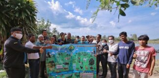 มทภ.4 พบปะให้กำลังใจกลุ่มเกษตรกรเลี้ยงกุ้งออร์แกนิคส่งออก ชื่นชมในการร่วมสร้าง และพัฒนาพื้นที่ ใช้ประโยชน์จากชุมชน สร้างชุมชน