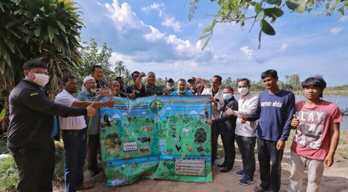 มทภ.4 พบปะให้กำลังใจกลุ่มเกษตรกรเลี้ยงกุ้งออร์แกนิคส่งออก ชื่นชมในการร่วมสร้าง และพัฒนาพื้นที่ ใช้ประโยชน์จากชุมชน สร้างชุมชน