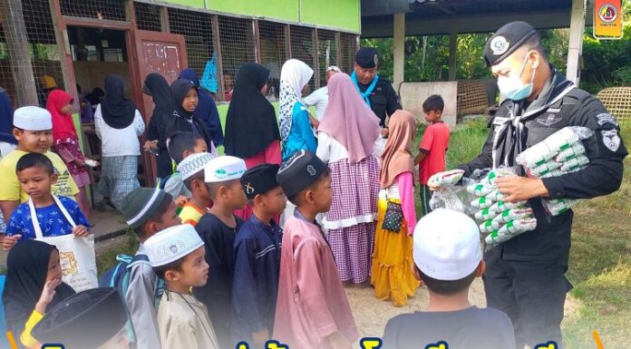 กิจกรรมพบปะน้องๆ โรงเรียนตาดีกา ของพี่ๆทหารพราน