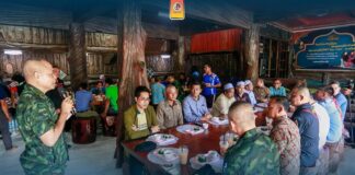 รองแม่ทัพภาคที่ 4 พบปะมวลชนยามเช้าในพื้นที่อำเภอกาบัง “ห่วงเยาวชน ขอทุกฝ่ายช่วยดูแลเยาวชนอย่างใกล้ชิด”