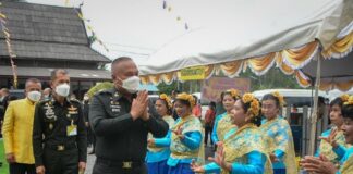 แม่ทัพภาคที่ 4 เป็นประธานในพิธีทอดผ้าป่าสามัคคี สมทบทุนบูรณะซ่อมแซ่มศาลาอเนกประสงค์ที่ทรุดโทรม วัดโมลีนิมิต อำเภอโคกโพธิ์ จังหวัดปัตตานี