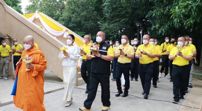 กอ.รมน.ภาค 4 ส่วนหน้า จัดพิธีเวียนเทียนในวันอาสาฬหบูชา ประจำปี 2565 ณ ค่ายสิรินธร จังหวัดปัตตานี