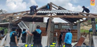 “ทหารไม่ทอดทิ้งประชาชน ร่วมซ่อมแซมบ้านช่วยเหลือประชาชนที่ได้รับผลกระทบจากพายุ ในพื้นที่ ตำบลโคกสะตอ อำเภอรือเสาะ จังหวัดนราธิวาส”