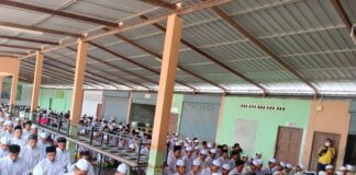 ชาวจะนะ ร่วมละหมาดฮายัตขอดุอาร์ ส่งกำลังใจให้แม่ทัพภาคที่ 4 และกำลังพลที่ได้รับบาดเจ็บจากอุบัติเหตุ ฮ.ลงจอดฉุกเฉิน ให้ทุกคนมีอาการดีขึ้น หายในเร็ววัน