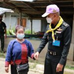 รองแม่ทัพภาคที่ 4 มอบถุงยังชีพ พร้อมให้กำลังใจแก่กลุ่มเปราะบาง ผู้พิการ ในพื้นที่ อ.ธารโต จ.ยะลา