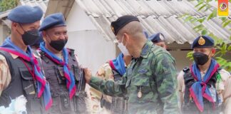 ติดตามการปฏิบัติงานของชุดคุ้มครองตำบล (ชคต.) สาวอ พร้อมทั้งให้กำลังใจเจ้าหน้าที่ชุดปฏิบัติการพิทักษ์พื้นที่ อ.รือเสาะ จ.นราธิวาส