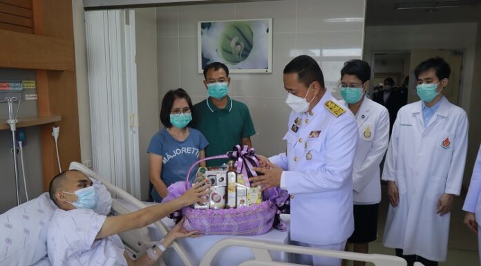 สมเด็จพระกนิษฐาธิราชเจ้า กรมสมเด็จพระเทพรัตนราชสุดา ฯ สยามบรมราชกุมารี พระราชทานกระเช้าของเยี่ยม ให้แม่ทัพภาคที่ 4 พร้อมทหารทั้ง 6 นาย จากเหตุเฮลิคอปเตอร์ลงจอดฉุกเฉิน ยังความปลื้มปิติเป็นล้นพ้น