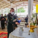 รอง ผอ.รมน.ภาค 4 สน. เป็นประธานในพิธีฌาปนกิจศพ นางสาวสุมาลี ศิริรัตน์ ผู้เสียชีวิตจากเหตุยิงหน้าสถานบันเทิงนาซ่าผับยะลา ท่ามกลางความโศกเศร้าเสียใจของครอบครัว