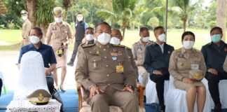 องคมนตรี เยี่ยมให้กำลังใจ พร้อมเชิญสิ่งของพระราชทานมอบแก่เจ้าหน้าที่ที่ปฏิบัติภารกิจ และประชาชนในพื้นที่จังหวัดสงขลา