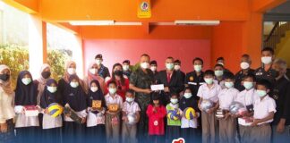 หน่วยเฉพาะกิจยะลา มอบทุนการศึกษา อุปกรณ์การเรียนการสอนและอุปกรณ์กีฬา “สร้างขวัญกำลังใจให้กับครู นักเรียน และบุคลากรทางการศึกษา”