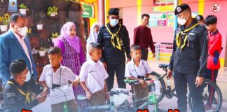 “จักรยาน สานฝัน ปันสุข” ส่งมอบรถจักรยานให้เด็กๆ ใช้เป็นพาหนะไปโรงเรียน ตามนโยบายผู้บัญชาการทหารบก