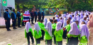 กิจกรรม “เสาธง 5 นาที” เสริมสร้างความรักชาติ ศาสนา พระมหากษัตริย์ ให้กับนักเรียนในพื้นที่ อ.ยะรัง จ.ปัตตานี