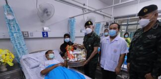 แม่ทัพภาคที่ 4 เยี่ยมกำลังพลที่ได้ผู้บาดเจ็บจากเหตุการณ์ในพื้นที่อำเภอจะแนะ จังหวัดนราธิวาส นำความห่วงใยจากผู้บัญชาการทหารบก เพื่อเป็นขวัญ และกำลังใจ ย้ำเพิ่มความระมัดระวัง นำเหตุการณ์ที่เกิดขึ้นในครั้งนี้มาเป็นบทเรียน