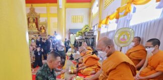 แม่ทัพภาคที่ 4 ร่วมทอดกฐินสามัคคี ณ วัดช้างให้ จังหวัดปัตตานี เพื่อร่วมกันสืบทอดวัฒนธรรมประเพณีทางพระพุทธศาสนา