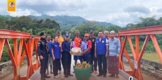 รับมอบสะพานแบริ่ง เพื่อช่วยบรรเทาทุกข์ให้กับพี่น้องประชาชน และสามารถใช้สัญจรไป มาได้อย่างปกติ