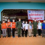 มทภ.4 เยี่ยมให้กำลังใจผู้ประสบอุทกภัยในพื้นที่ อ.สะบ้าย้อย ท่ามกลางสถานการณ์คับขัน มีขวัญและกำลังใจจากทหารมอบให้ประชาชนเสมอ