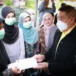 แม่ทัพภาคที่ 4 เยี่ยมปลอบขวัญให้กำลังใจครอบครัวผู้ใหญ่บ้านที่เสียชีวิต พร้อมจะดูแลให้ถึงที่สุด