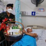 แม่ทัพภาคที่ 4 ติดตามสถานการณ์เหตุลอบวางระเบิดบ้านพักข้าราชการตำรวจ พร้อมเยี่ยมผู้ได้รับบาดเจ็บ สั่งการเร่งติดตามตัวคนร้ายให้ได้โดยเร็วที่สุด