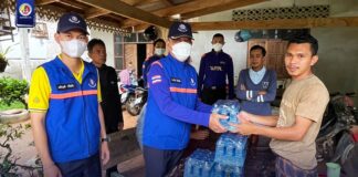 นพค.42 ร่วมกับ ผู้นำชุมชน ลุยน้ำท่วม ช่วยเหลือพี่น้องประชาชน ในพื้นที่ อ.ยะหา จ.ยะลา