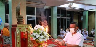 กอ.รมน.ภาค 4 ส่วนหน้า นำกำลังพลไหว้พระสวดมนต์ในวันธรรมสวนะ