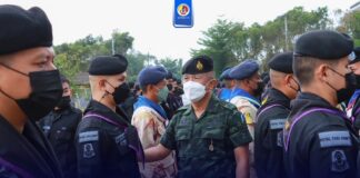 รอง มทภ.4 ตรวจเยี่ยมกำลังพล ฉก.ทพ.44 และด่านตรวจเกาะหม้อแกง สร้างขวัญกำลังใจ เน้นย้ำเตรียมความพร้อมในช่วงเทศกาลปีใหม่