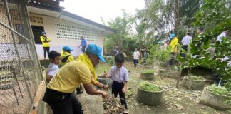 ระดมกำลัง เข้าฟื้นฟูดูแลทำความสะอาดโรงเรียนบ้านต้นตาลหลังน้ำลด