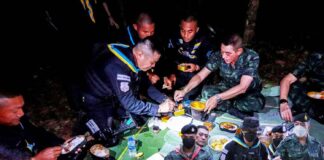 “…โลกโซเชียล แห่ชื่นชม แม่ทัพภาคที่ 4 ใส่ใจผู้ใต้บังคับบัญชา ร่วมทุกข์ ร่วมสุข ในคืนข้ามปี…”