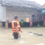 ทหารพราน 43 เข้าช่วยเหลือประชาชนที่ได้รับความเดือดร้อนจากอุทกภัย