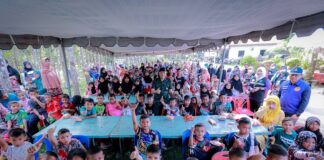 ถึงน้อง ๆ ชายแดนใต้ในพื้นที่ห่างไกล วันนี้ ลุงต้นขนของขวัญใส่เต็มลำ Black Hawk ส่งให้ถึงที่