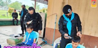 พี่ทหารใจดี มาตัดผมฟรีให้หนู ที่โรงเรียน