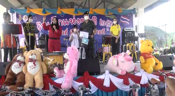 กอ.รมน.ภาค 4 ส่วนหน้า สร้างรอยยิ้ม เติมความสุข ให้กับเด็กๆ ในพื้นที่ จชต.