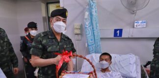 แม่ทัพภาคที่ 4 เยี่ยมกำลังพลได้รับบาดเจ็บจากเหตุคนร้ายลอบวางระเบิด ชุดรักษาความปลอดภัยเส้นทางรถไฟ ชุดคุ้มครองตำบลสาวอ นำความห่วงใยผู้บัญชาการทหารบกมอบแก่กำลังพล