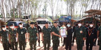 รองแม่ทัพภาคที่ 4 ตรวจพื้นที่เกิดเหตุคนร้ายลอบวางระเบิด ในพื้นที่บ้านสาวอ อำเภอรือเสาะ จังหวัดนราธิวาส พร้อมมอบนโยบายการปฏิบัติหน้าที่ให้เป็นไปในทิศทางเดียวกัน