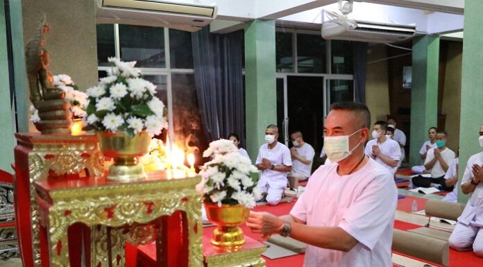 กอ.รมน.ภาค 4 ส่วนหน้า นำกำลังพลไหว้พระสวดมนต์ในวันธรรมสวนะ