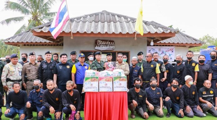 รอง มทภ.4 ติดตามตรวจเยี่ยมกำลังภาคประชาชน พร้อมกำชับการปฏิบัติต้องมีสติ ไม่ประมาท เพื่อเสริมสร้างความเข้มแข็ง มั่นคงปลอดภัยในพื้นที่ อำเภอยะหา จังหวัดยะลา