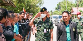 รองผู้อำนวยการรักษาความมั่นคงภายในภาค 4 ส่วนหน้า ร่วมกิจกรรม เปิดโรงเรียนพลเมืองนราธิวาส และพบปะ องค์กรภาคประชาชนเพื่อสันติและเศรษฐกิจพอเพียงในพื้นที่จังหวัดชายแดนภาคใต้ (กลุ่มเสื้อเขียว)