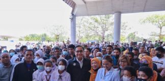 นายกฯ ลง นราฯ เปิดแพขนานยนต์ขนส่งสินค้าทางเศรษฐกิจชายแดน ไทย-มาเลเซีย ฟื้นเศรษฐกิจการค้าชายแดนใต้