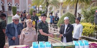 รวมพลังมวลชนปล่อยลูกโป่งขาว ก้าวสู่รอมฎอนสันติสุข แม่ทัพภาคที่ 4 ย้ำมาตรการรักษาความปลอดภัย พร้อมเชิญชวนทุกคนร่วมแต่งกายแสดงอัตลักษณ์ท้องถิ่น สร้างสีสันให้บรรยากาศรอมฎอนนี้