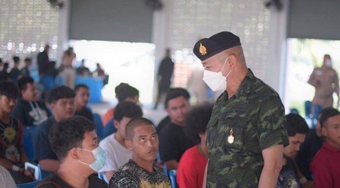 มทภ.4 และ รอง มทภ.4 ลงพื้นที่ตรวจเยี่ยมหน่วยตรวจเลือกทหารกองเกินเข้ารับราชการทหารกองประจำการ ประจำปี 2566 ย้ำเจ้าหน้าที่ปฏิบัติงานต้อง โปร่งใส ยุติธรรม พร้อมรับชายไทยสู่รั้วกองทัพ